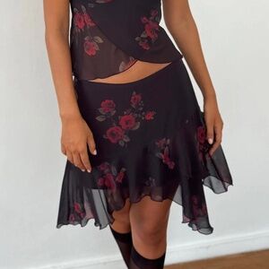 Winona Mini Skirt In Vintage Roses Black